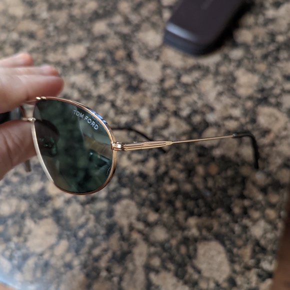 New Aviator Style Sunglasses - Tom Ford - Picture 3 of 7